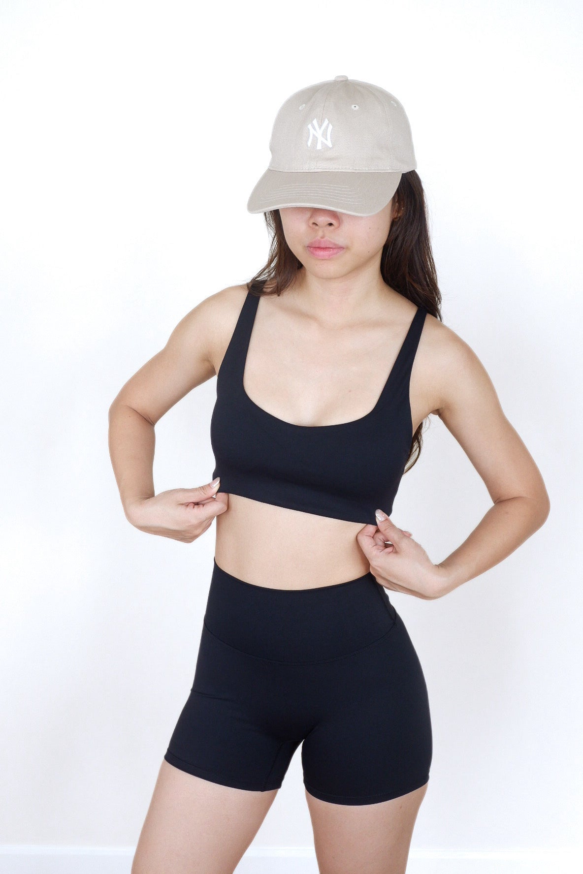 Chic Pulse Sleeveless Sports Bra (Sleek Black)